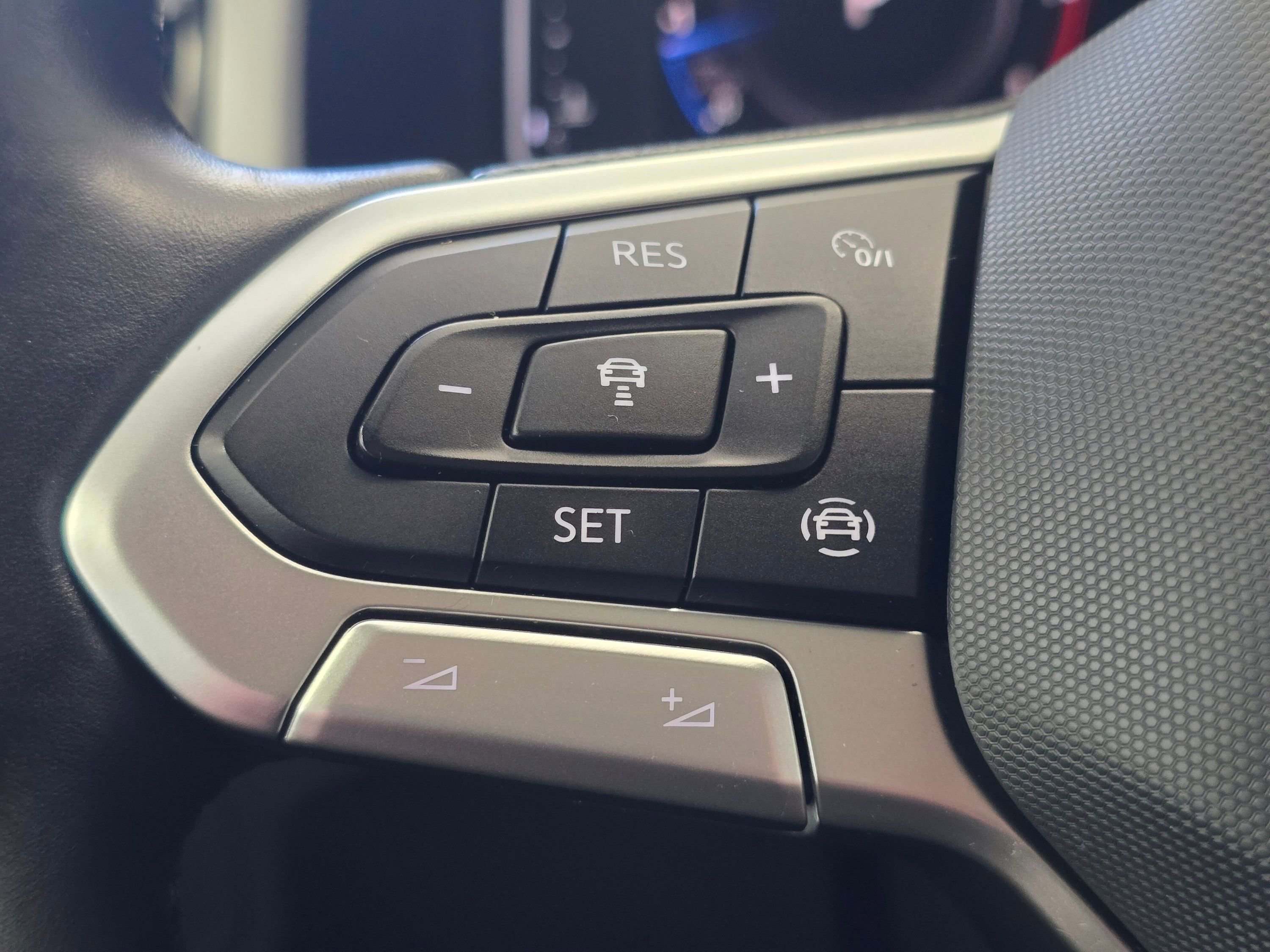 Used 2020 Volkswagen Atlas Cross Sport SEL image 44