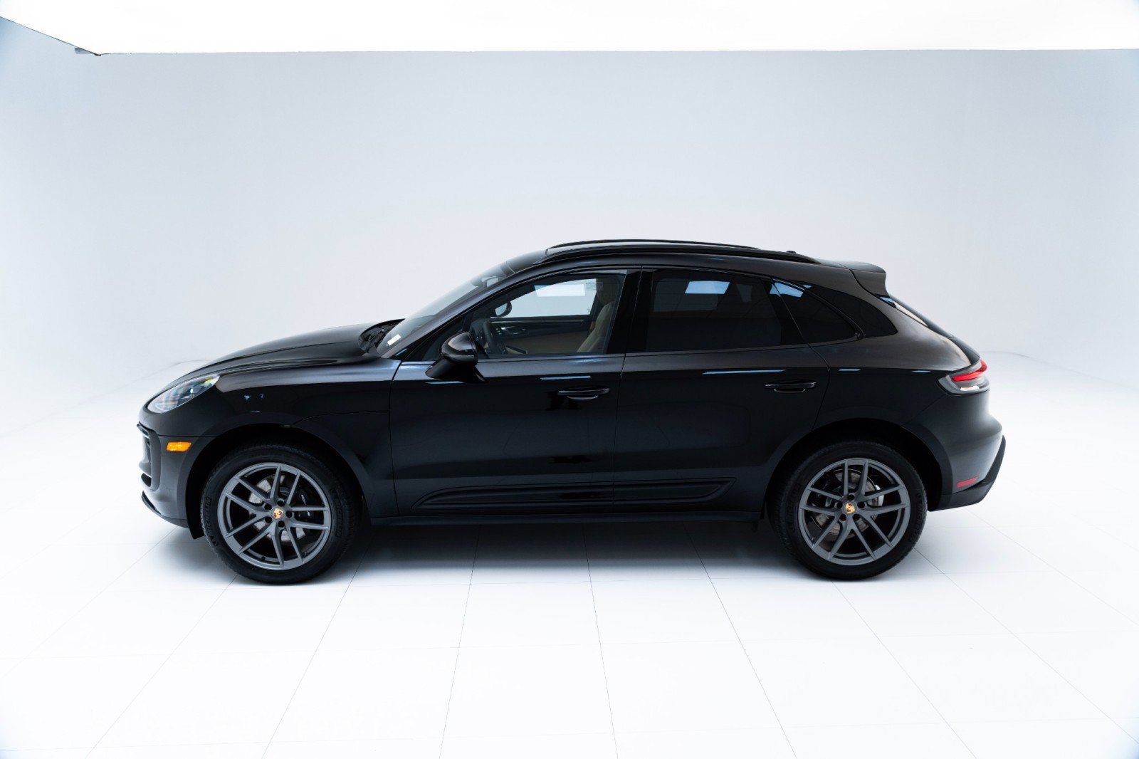 New 2025 Porsche Macan image 2