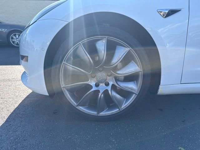 Used 2018 Tesla Model 3 Long Range RWD image 9