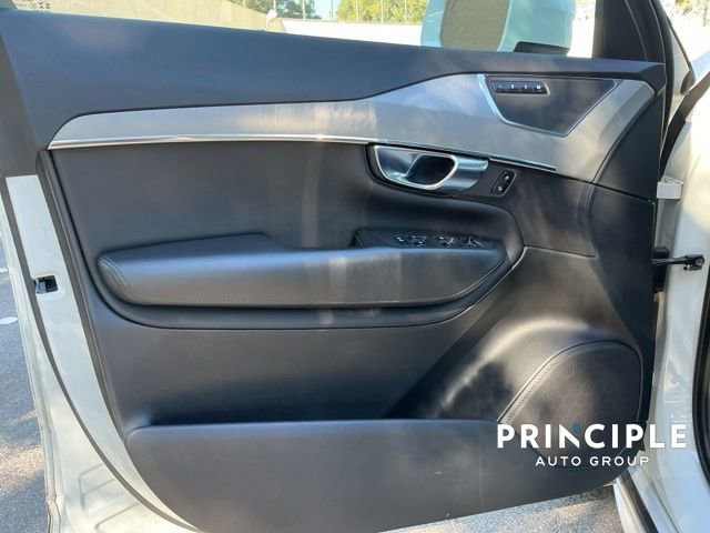 Certified 2021 Volvo XC90 T5 Momentum w/ Protection Package Premier image 21