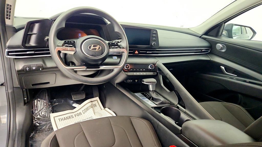 Used 2026 Hyundai Elantra Hybrid FWD image 12