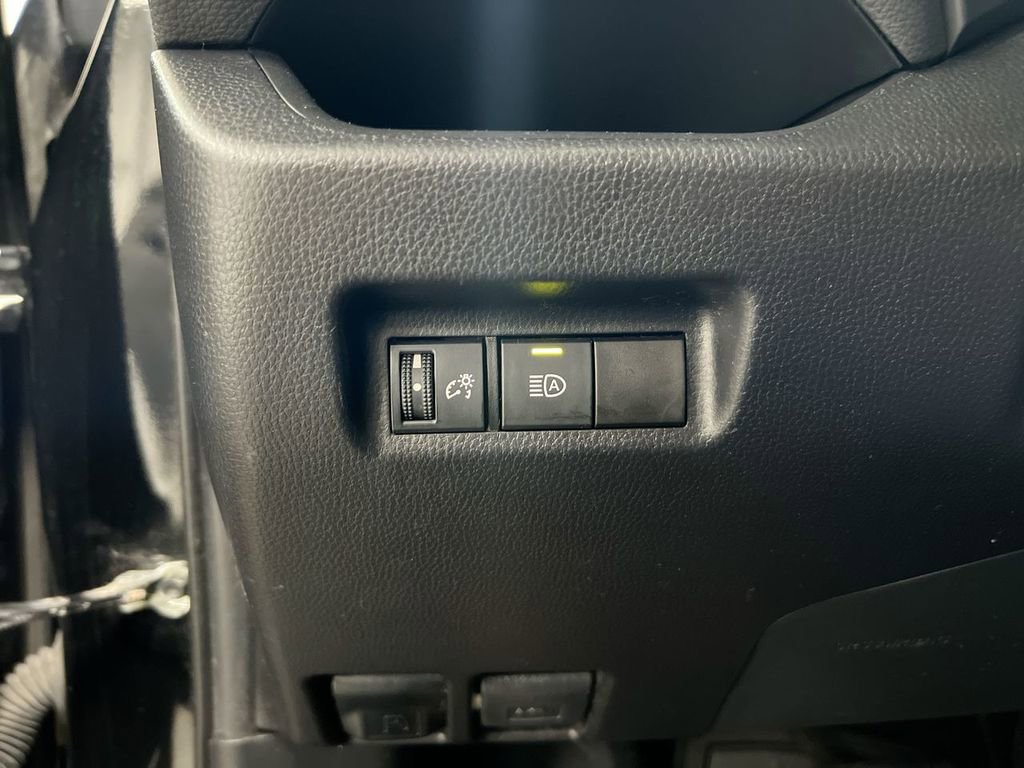 Used 2021 Toyota RAV4 XLE AWD/4WD image 13