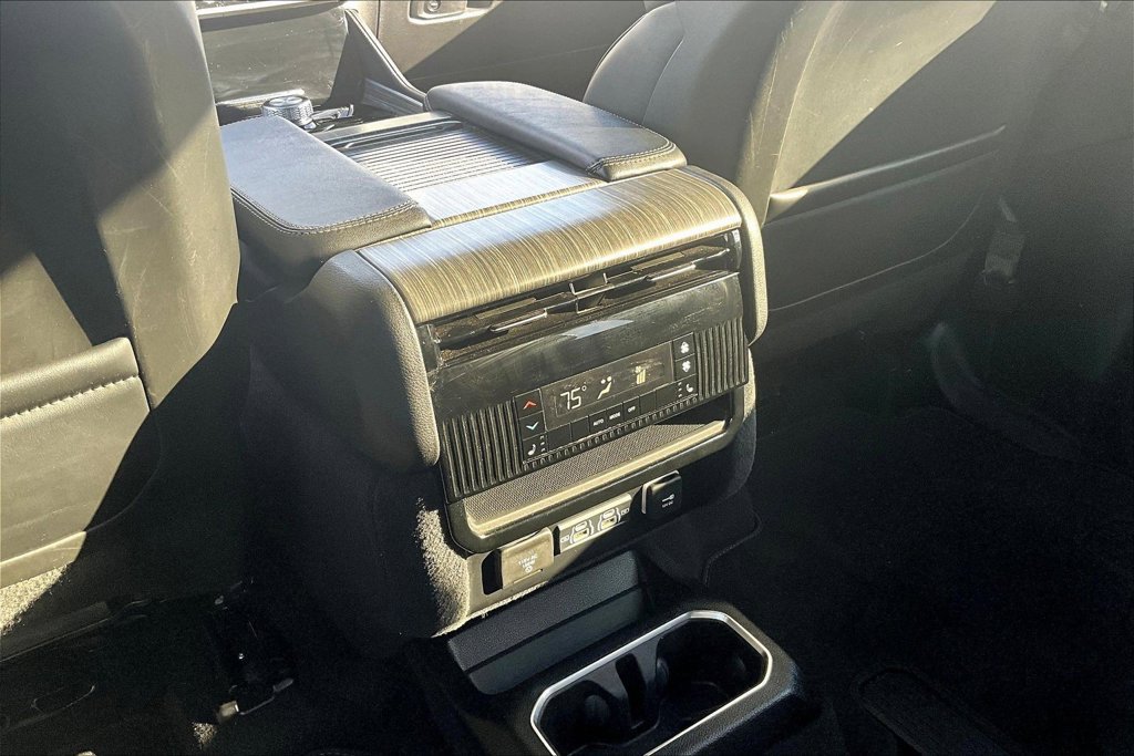 Used 2024 Jeep Wagoneer Series II AWD/4WD image 25