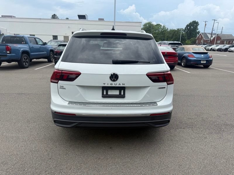 Used 2024 Volkswagen Tiguan SE AWD/4WD image 8