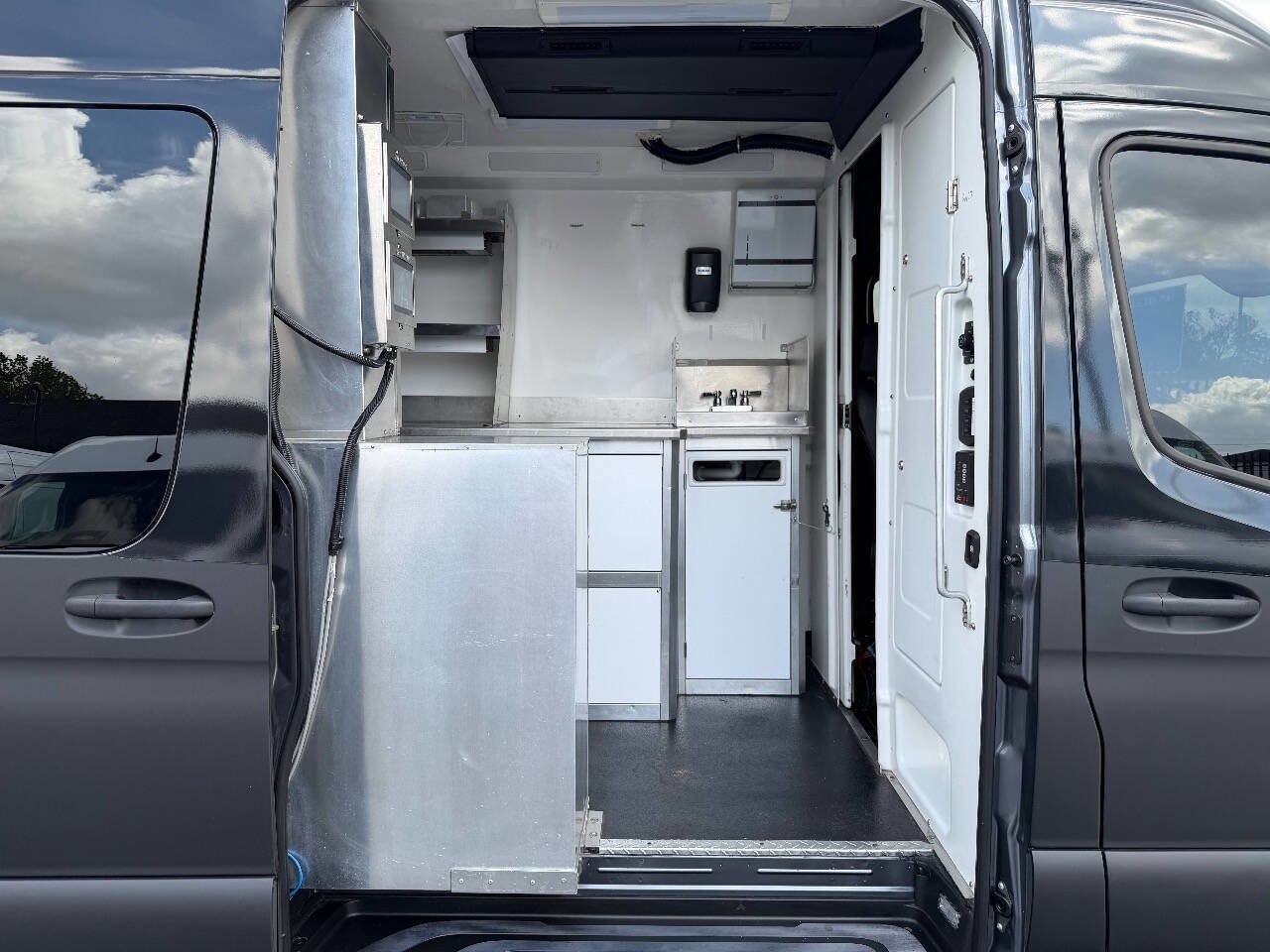 Used 2022 Mercedes-Benz Sprinter 4500 w/ Parking Package image 15