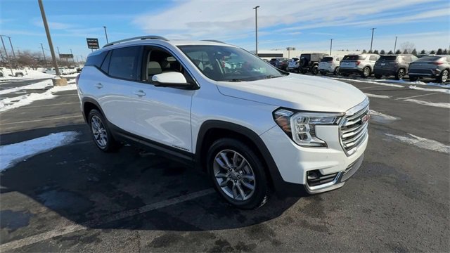 Used 2022 GMC Terrain SLT w/ Infotainment Package II image 2
