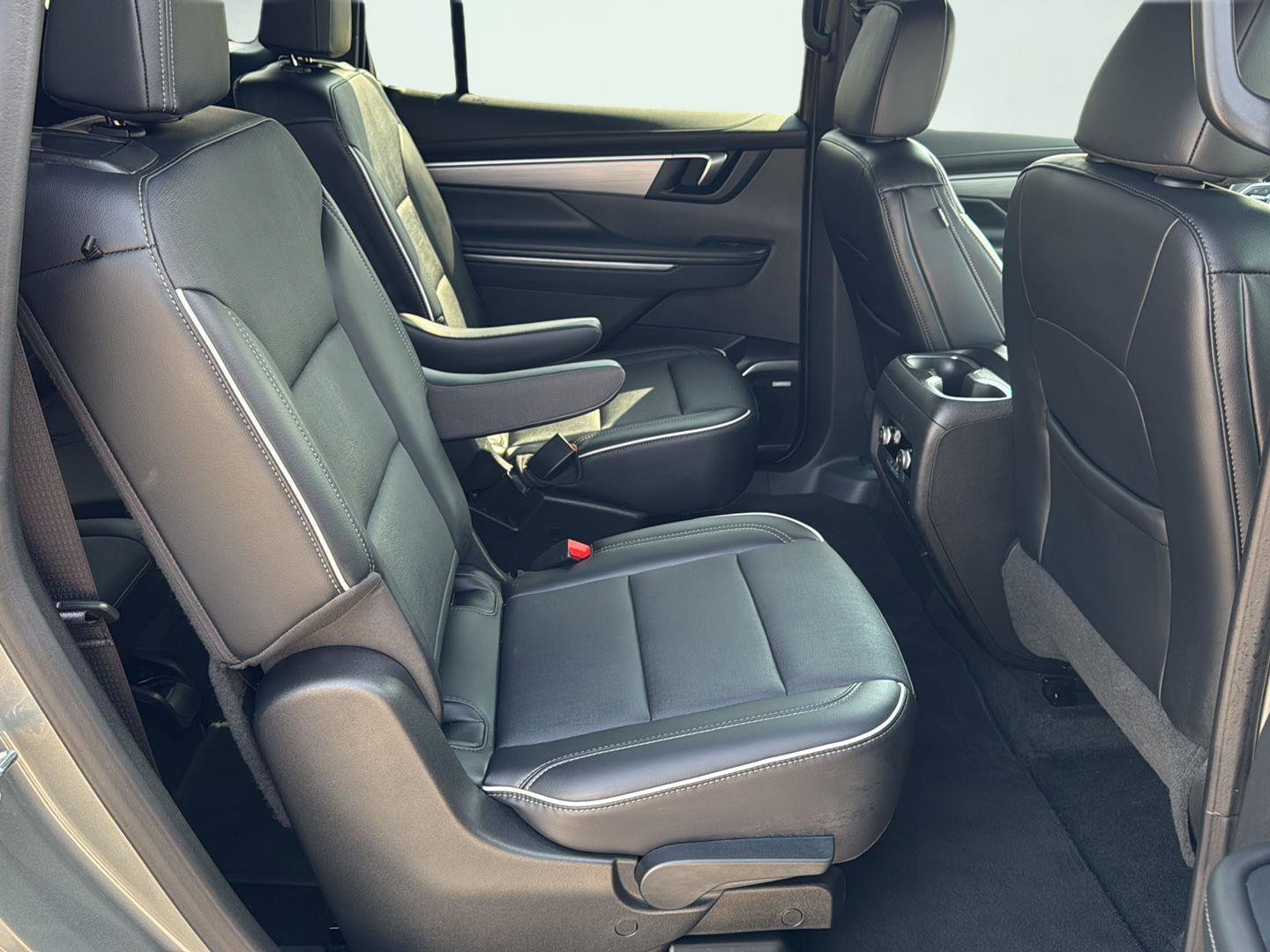 Used 2025 Buick Enclave Preferred image 25