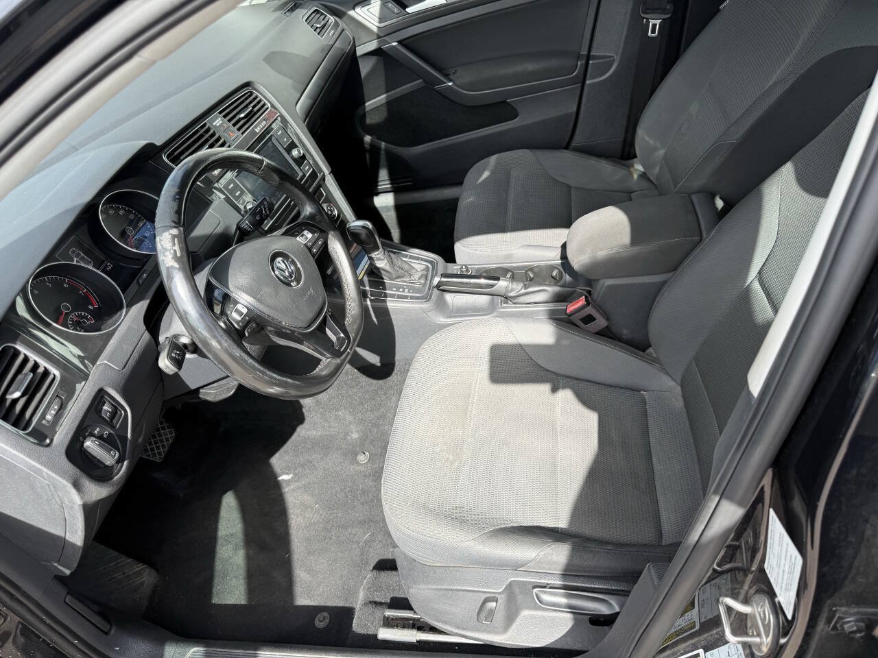 Used 2018 Volkswagen Golf S FWD image 17