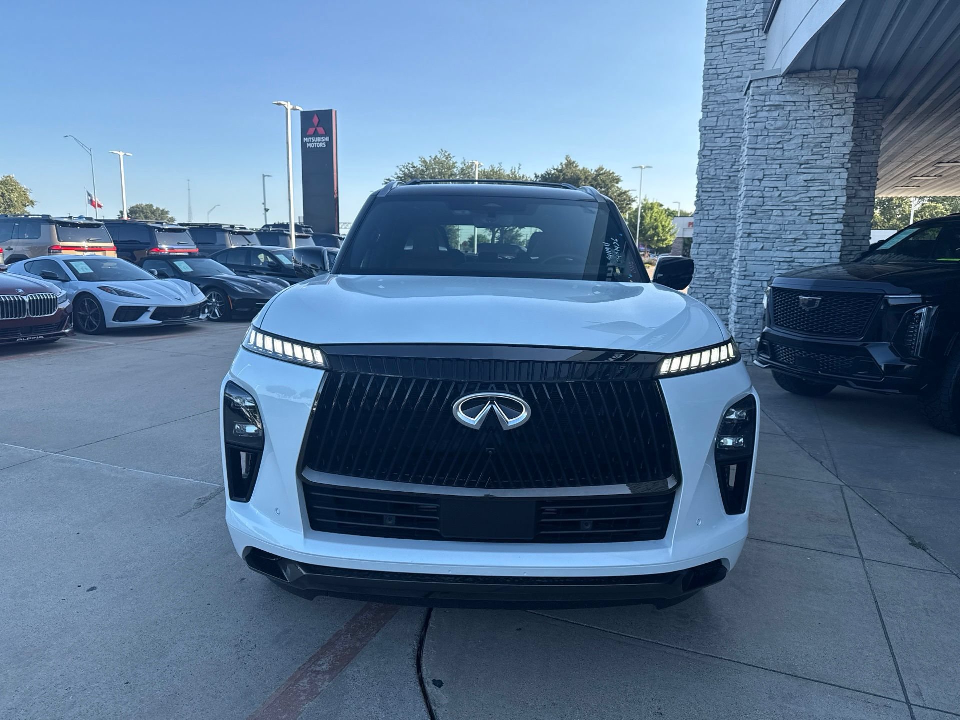 Used 2025 INFINITI QX80 Autograph w/ Autograph Exterior Package AWD/4WD image 2