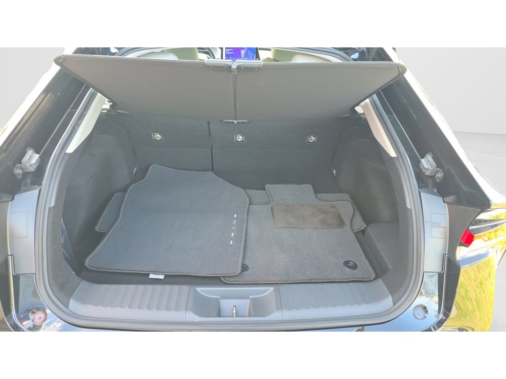 Used 2024 Toyota Prius XLE FWD image 12