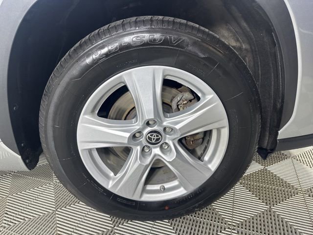 Used 2023 Toyota Highlander L image 6