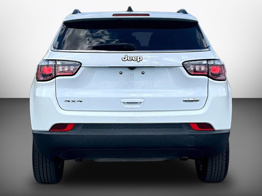 Used 2024 Jeep Compass Latitude AWD/4WD image 5