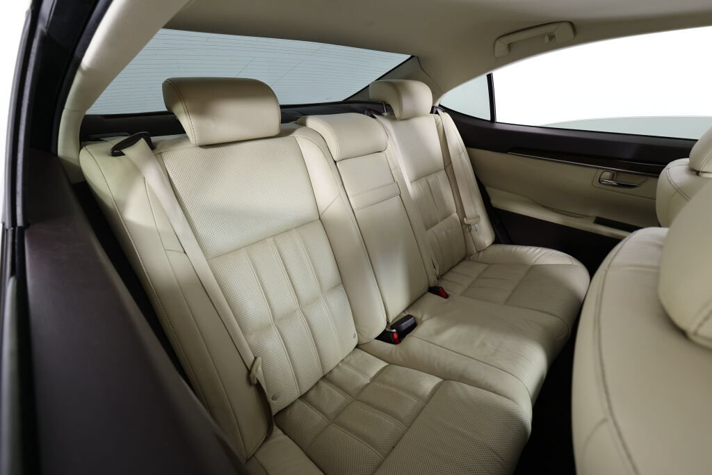 Used 2016 Lexus ES 300h w/ Luxury Package w/Wood Trim FWD image 21