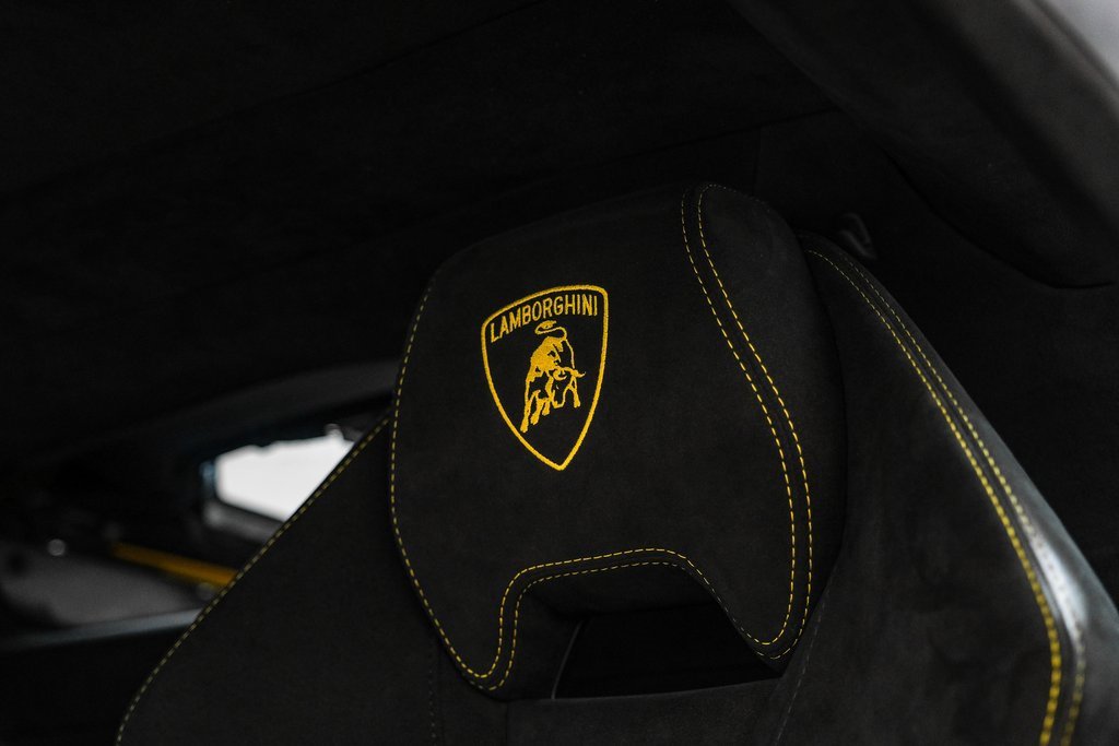 Used 2018 Lamborghini Huracan Performante image 38