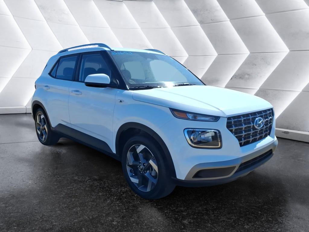 Certified 2025 Hyundai Venue SEL image 7