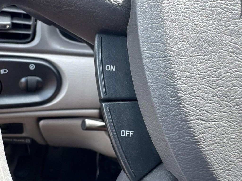 Used 2007 Ford Taurus SE FWD image 16