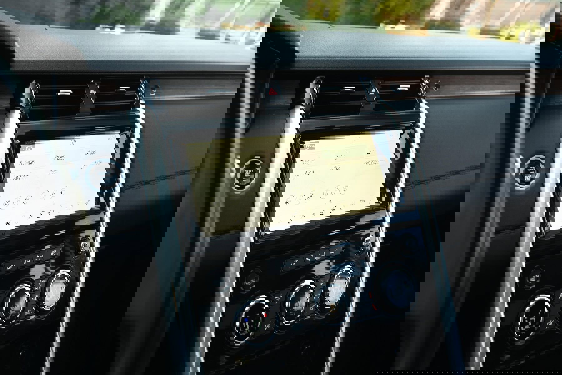 Used 2020 Land Rover Discovery HSE AWD/4WD image 27