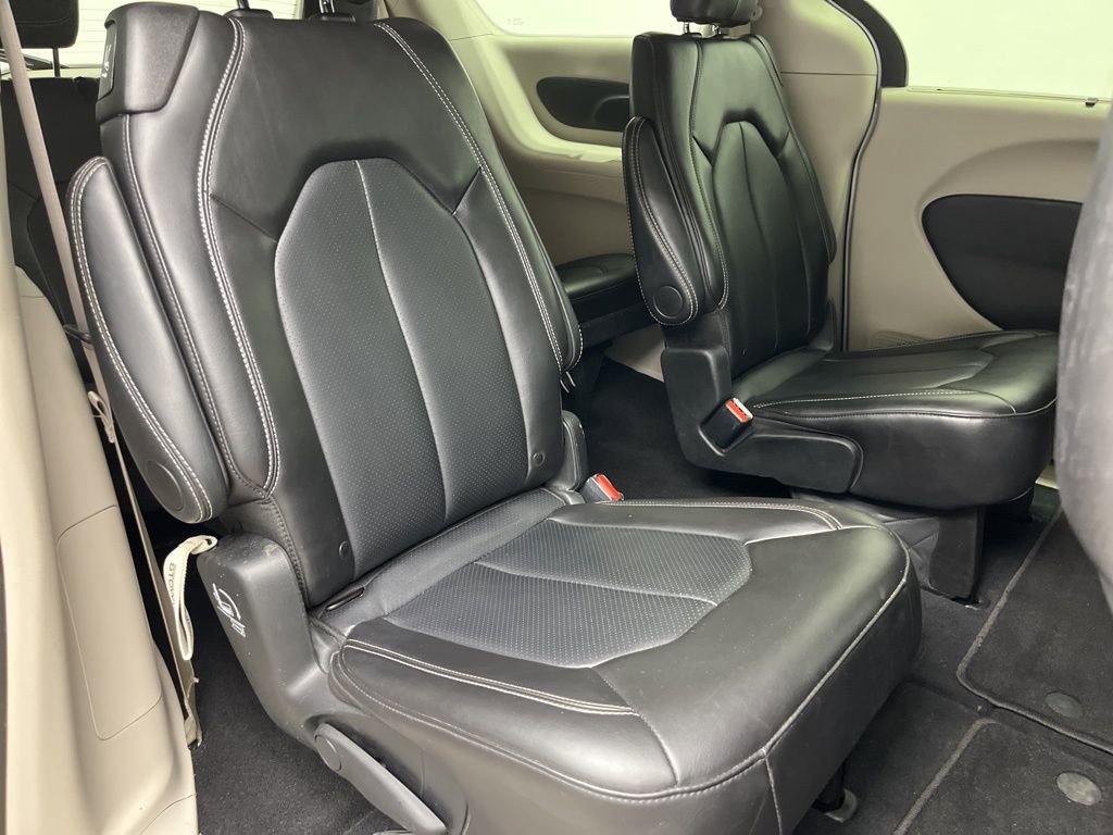 Used 2024 Chrysler Pacifica Touring-L FWD image 23