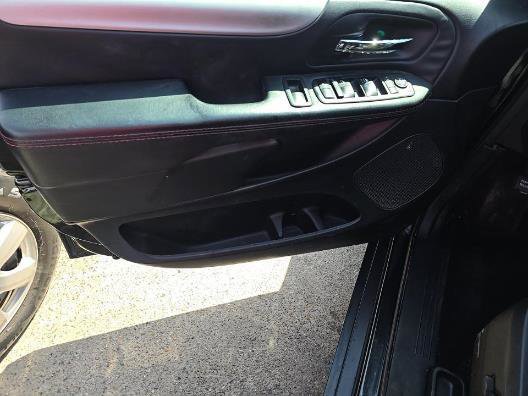 Used 2017 Dodge Grand Caravan GT FWD image 12