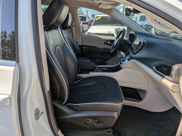 Certified 2022 Chrysler Pacifica Limited AWD/4WD image 36