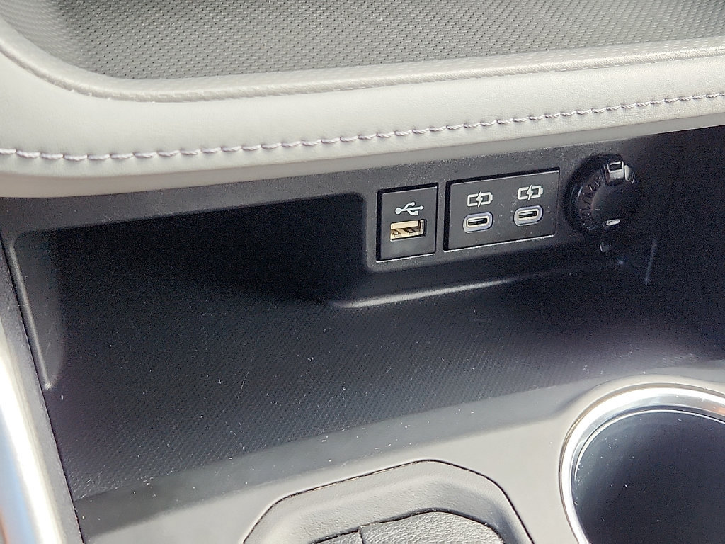 Used 2023 Toyota Highlander L FWD image 24