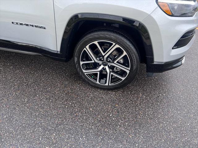 Certified 2025 Jeep Compass Limited w/ Elite Group AWD/4WD image 4