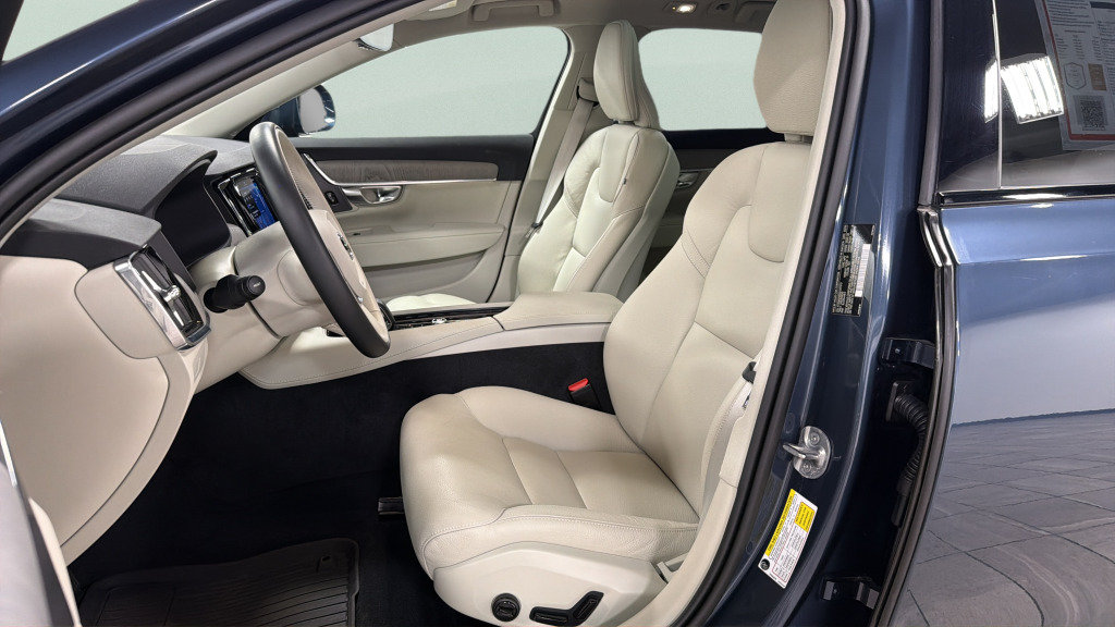 Used 2025 Volvo V90 B6 Cross Country Plus w/ Climate Package AWD/4WD image 17