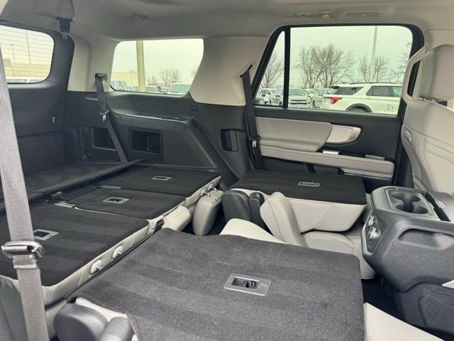 Used 2025 Ford Expedition Active image 40