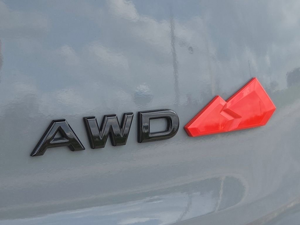 Used 2025 Nissan Rogue SV image 28