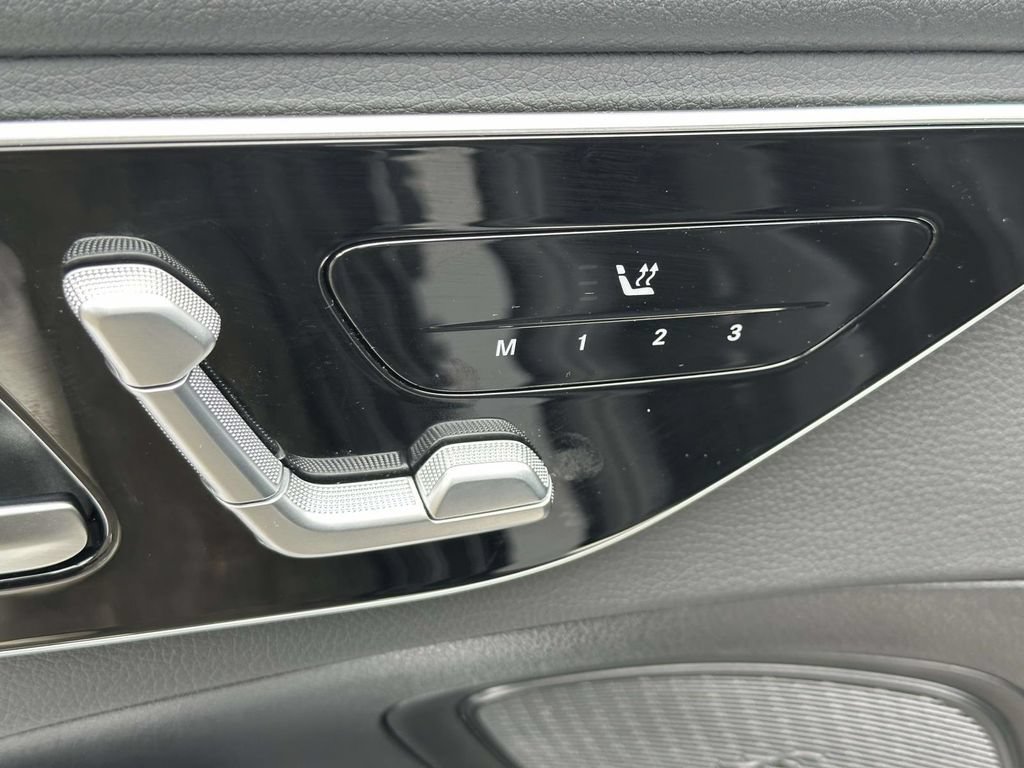 Used 2025 Mercedes-Benz C 300 4MATIC Sedan image 19