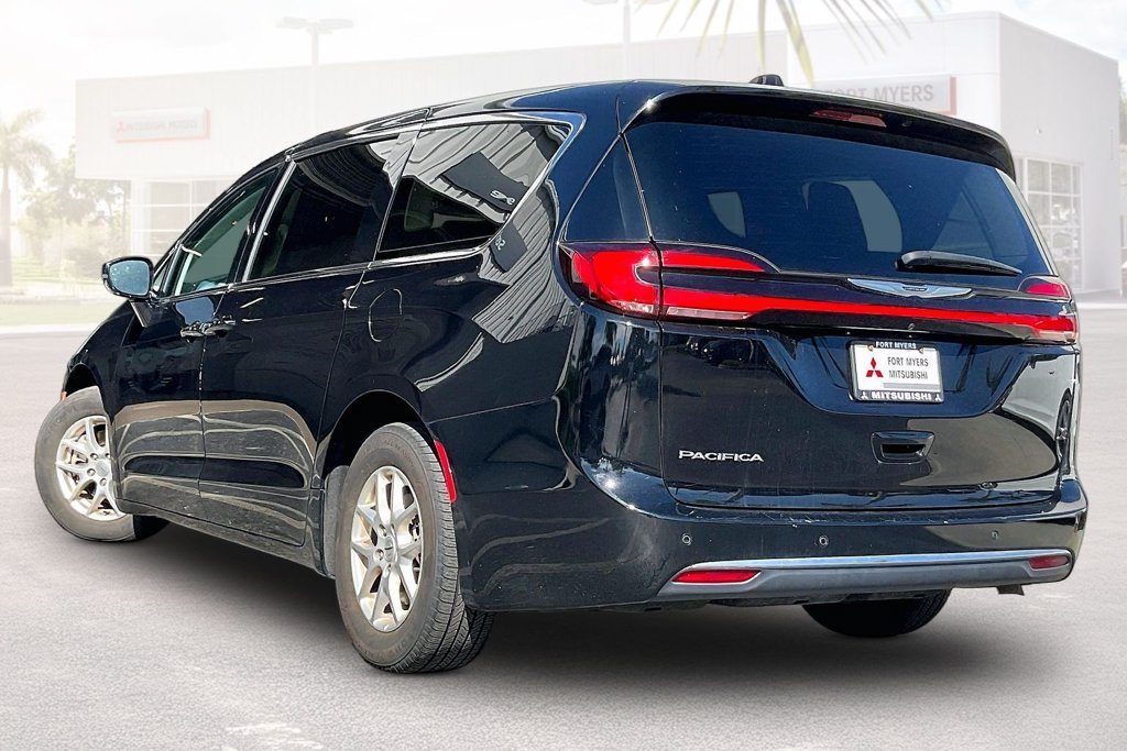 Used 2024 Chrysler Pacifica Touring-L FWD image 28