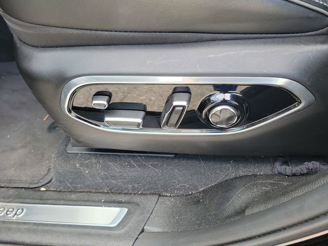 Used 2023 Jeep Grand Cherokee Overland w/ Advanced Protech Group III image 17