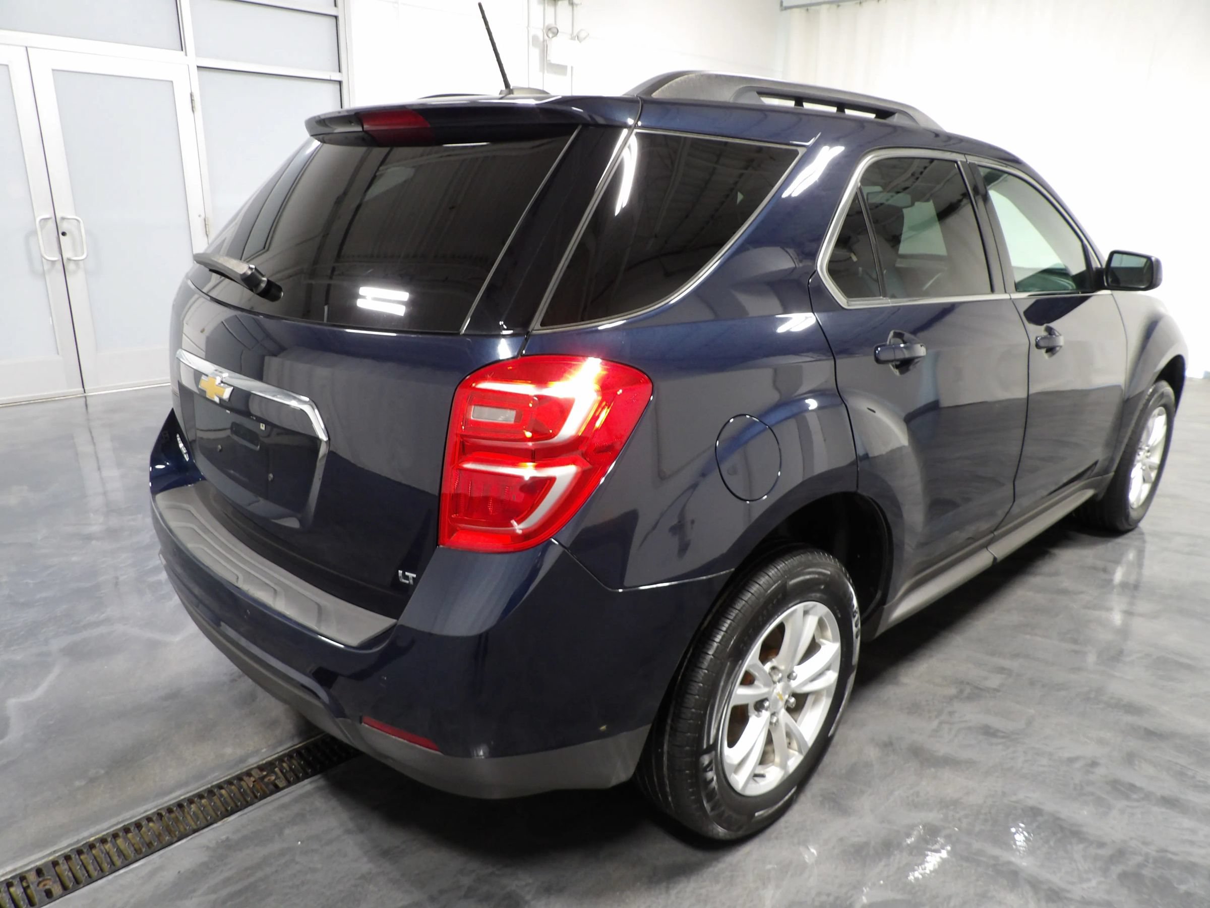Used 2017 Chevrolet Equinox LT w/ Convenience Package FWD image 4
