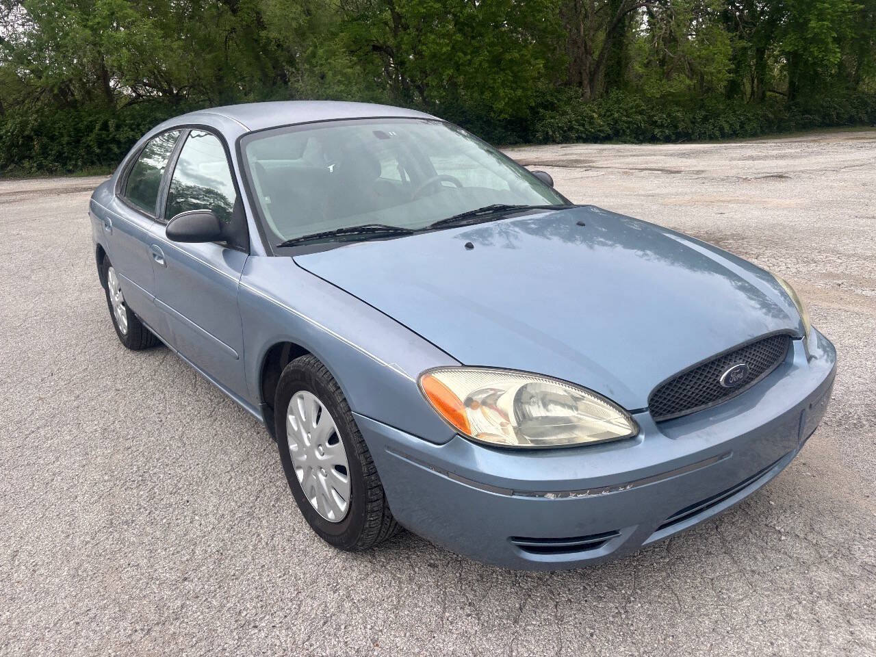 Used 2006 Ford Taurus SE FWD image 2