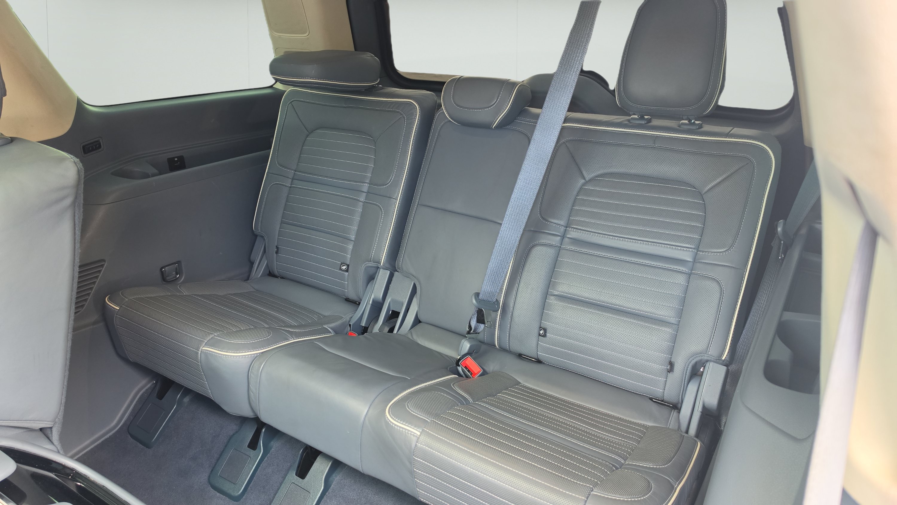 Used 2020 Lincoln Navigator Black Label w/ Cargo Convenience Package AWD/4WD image 21