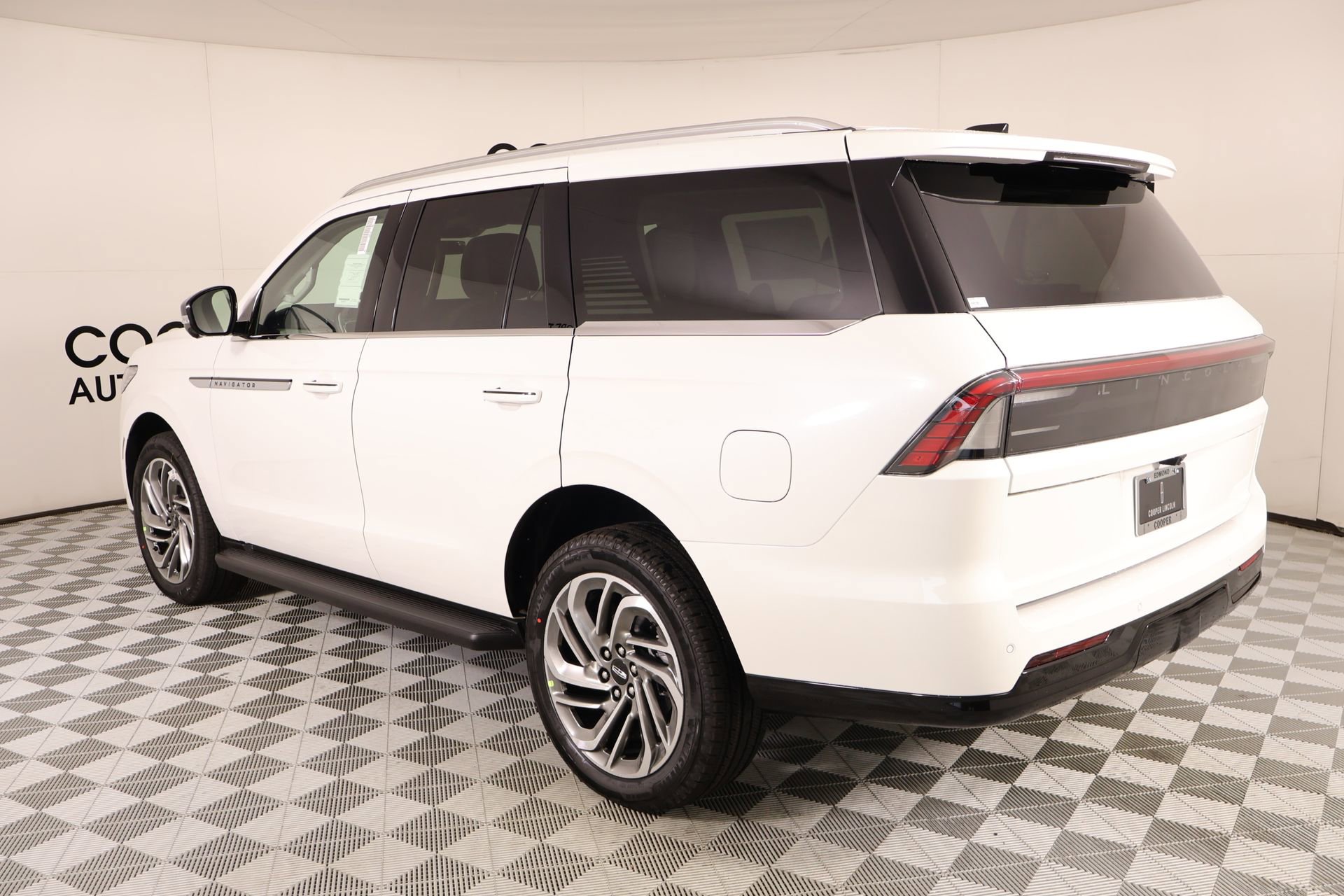New 2026 Lincoln Navigator Premiere AWD/4WD image 23