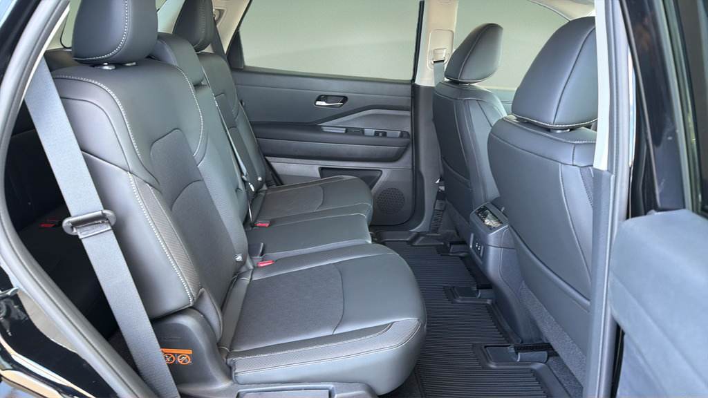 New 2026 Nissan Pathfinder SL AWD/4WD image 18