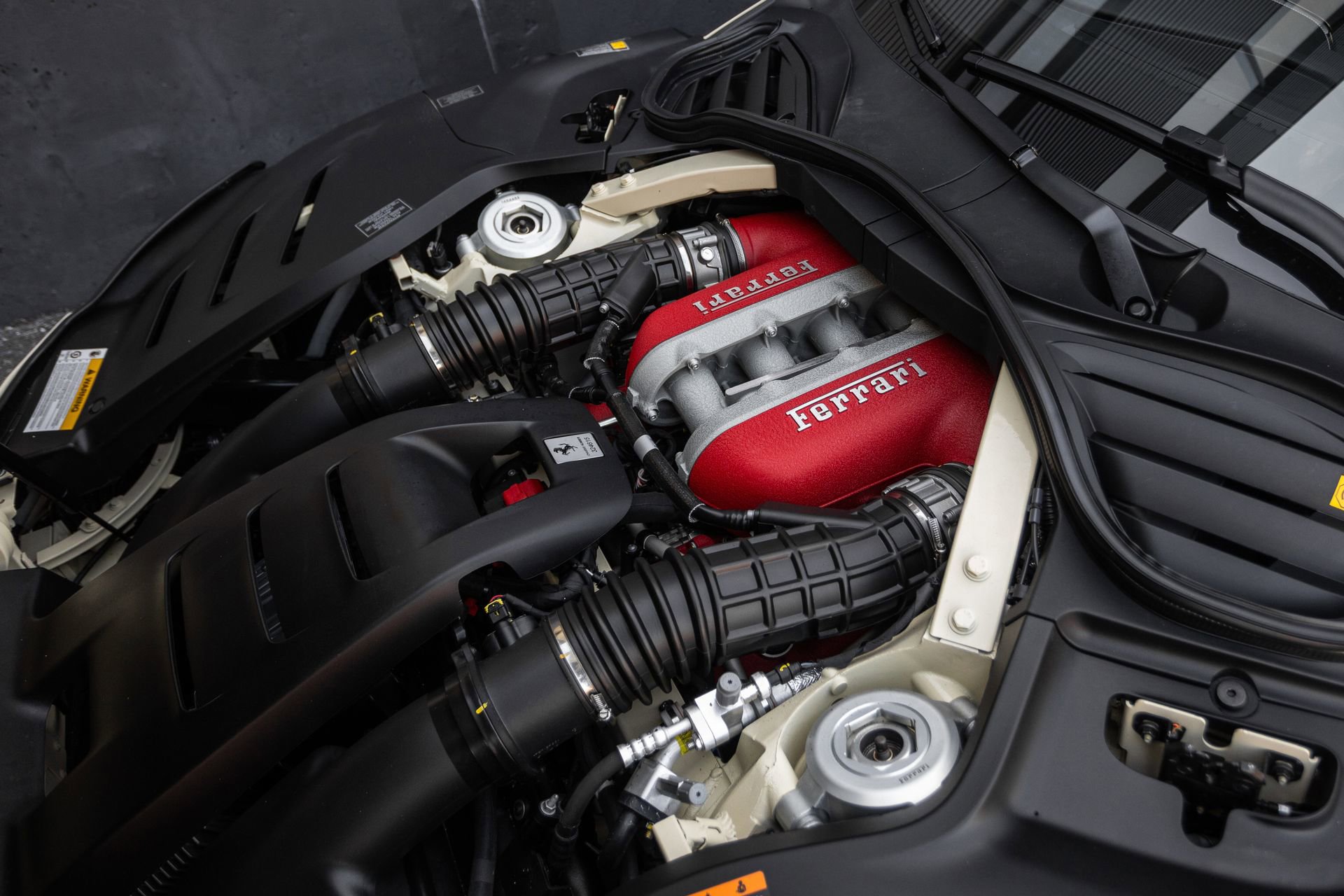 Used 2025 Ferrari Purosangue AWD/4WD image 17