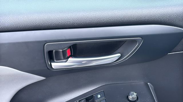 Used 2022 Toyota Highlander XLE image 11