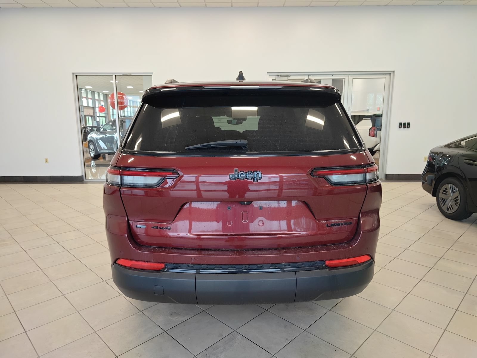 Used 2022 Jeep Grand Cherokee L Limited w/ Black Appearance Package AWD/4WD image 3