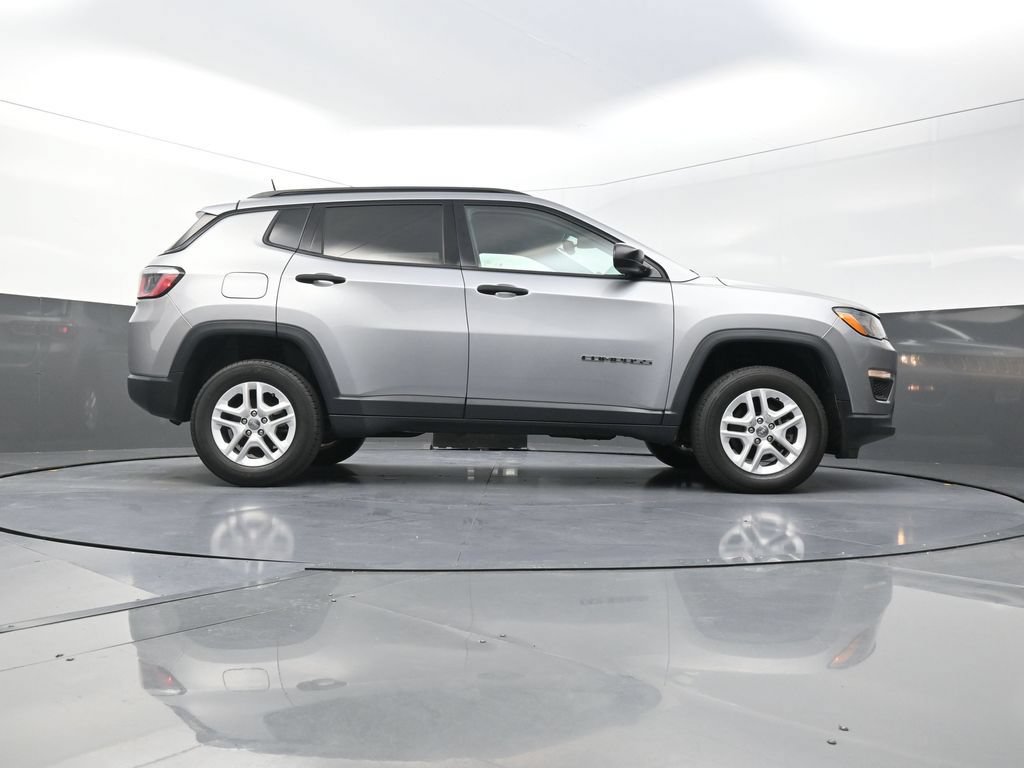 Used 2018 Jeep Compass Sport AWD/4WD image 30