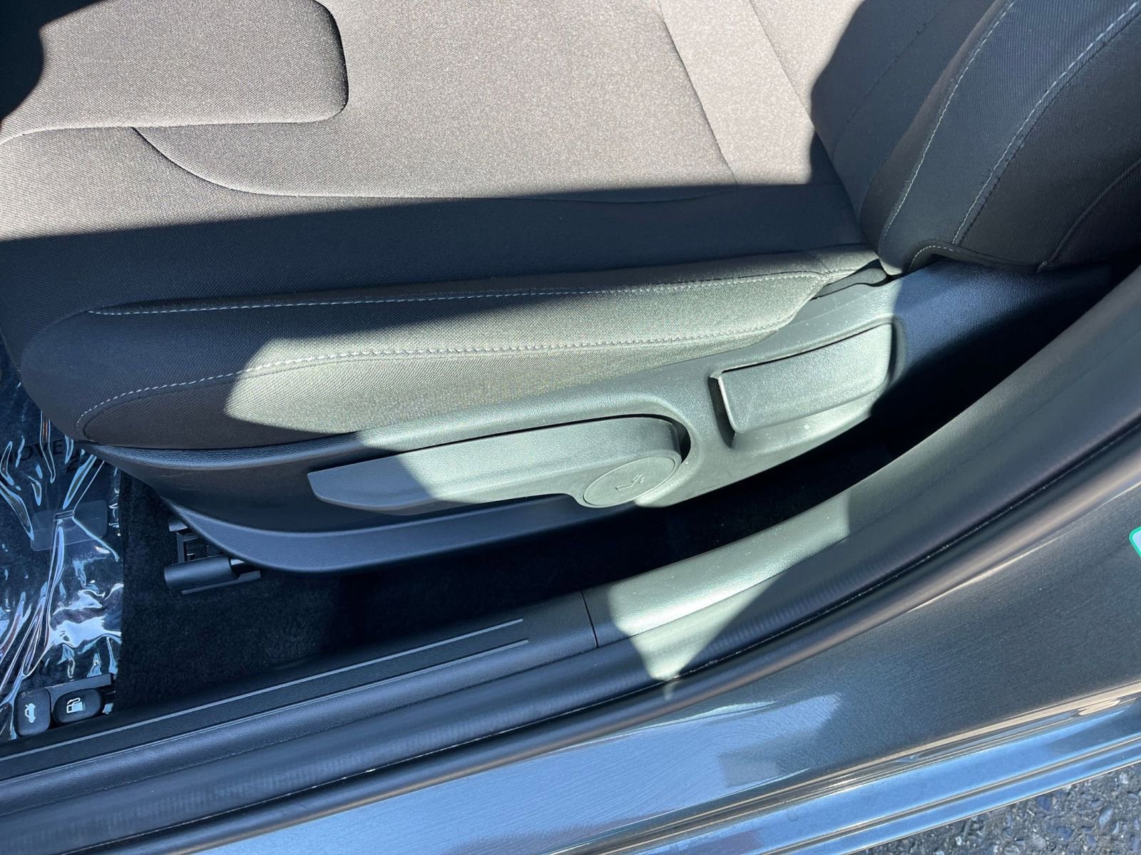 Used 2025 Hyundai Elantra SEL FWD image 23