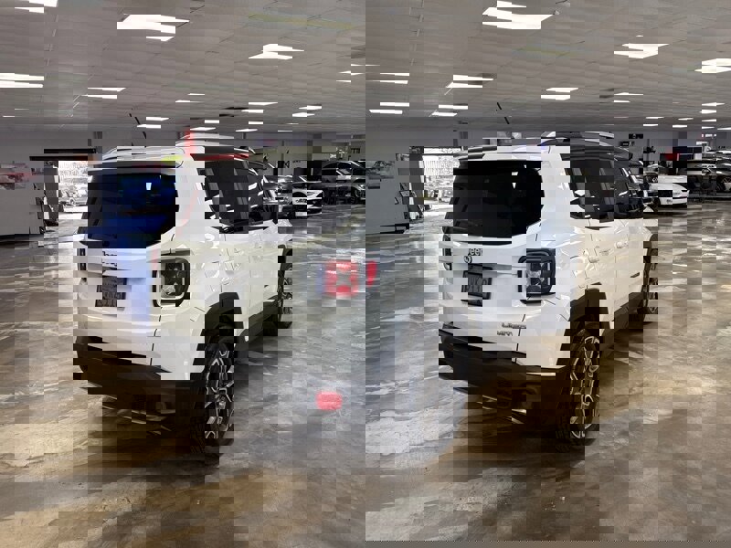 Used 2016 Jeep Renegade Limited image 7