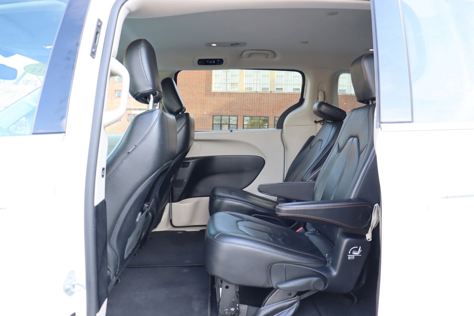 Used 2017 Chrysler Pacifica Touring-L FWD image 14