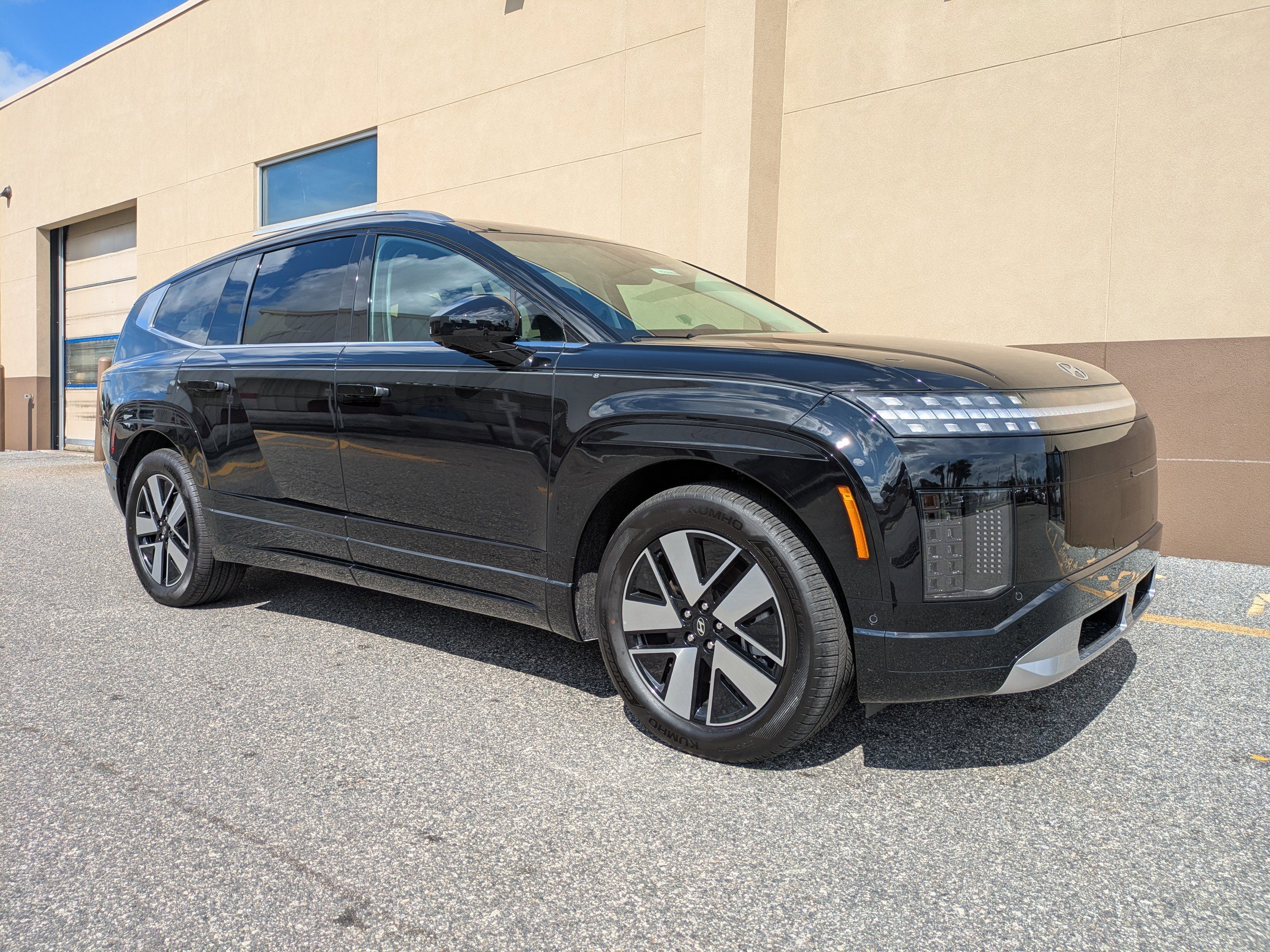 New 2026 Hyundai Ioniq 9 SEL image 2