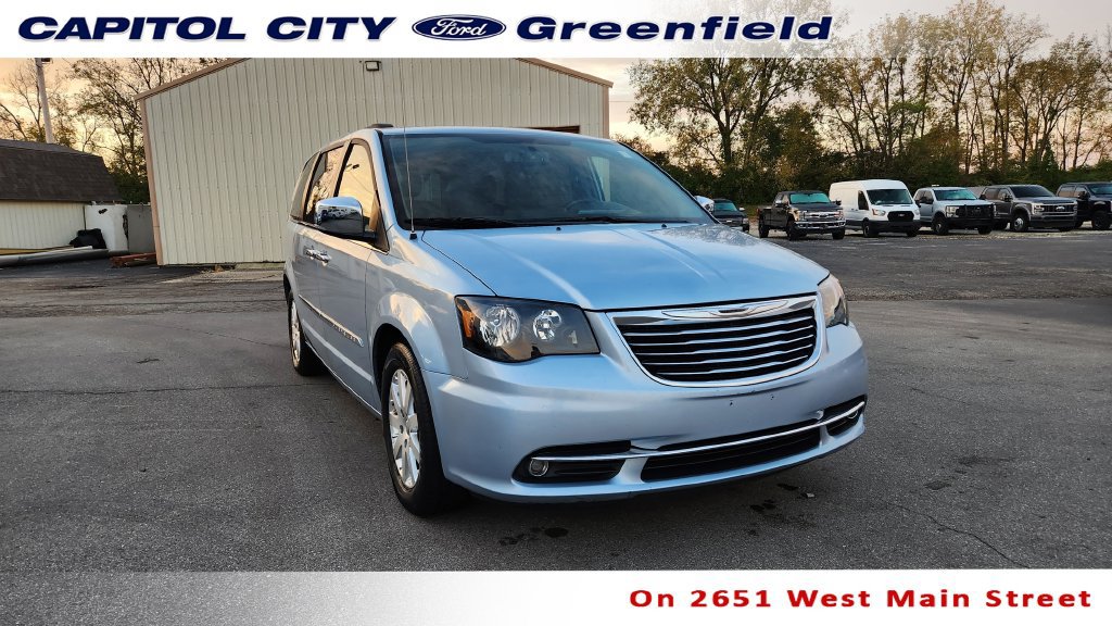 Used 2012 Chrysler Town & Country Touring-L w/ Entertainment Group #2 FWD image 1