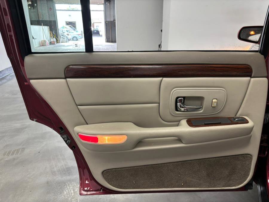 Used 1997 Cadillac De Ville Sedan w/ Comfort/Convenience Pkg image 28