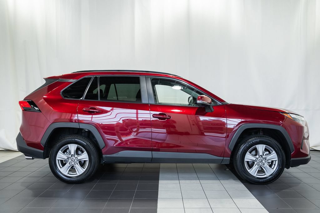 Used 2025 Toyota RAV4 XLE AWD/4WD image 3