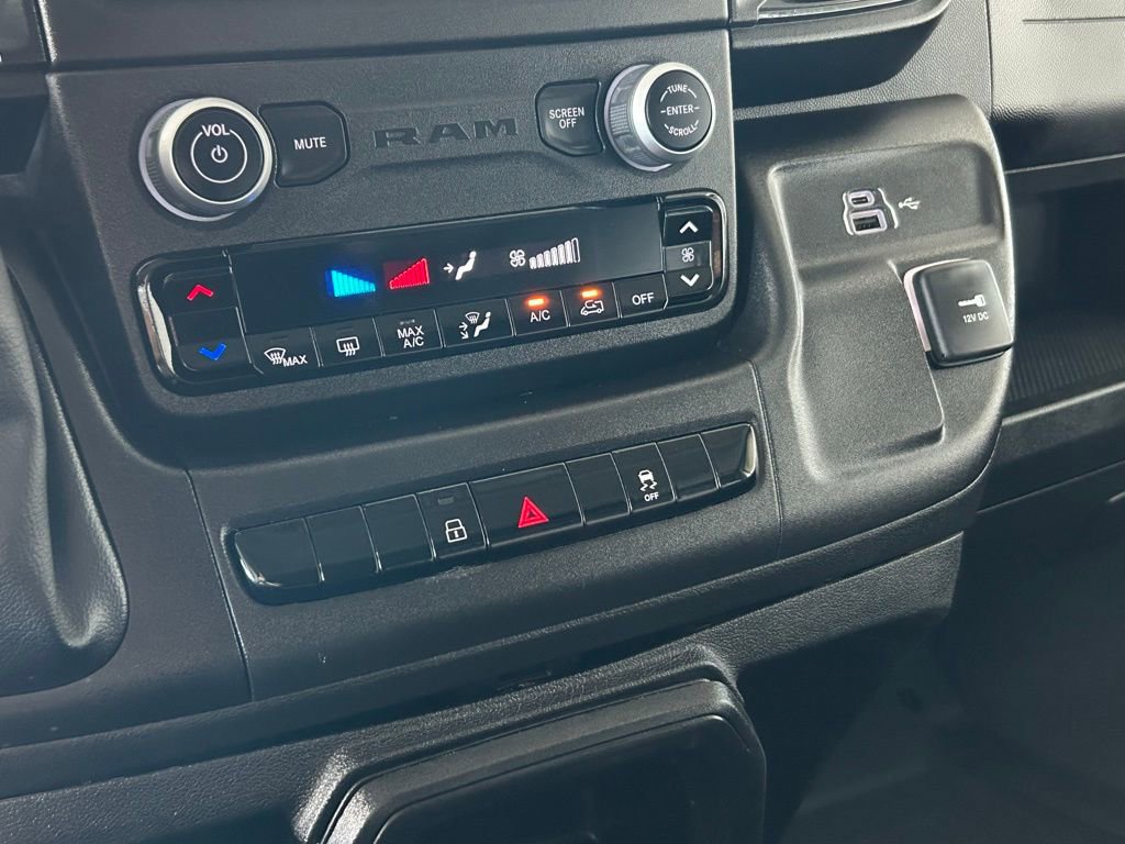 Used 2025 RAM ProMaster 2500 w/ Convenience Group image 18