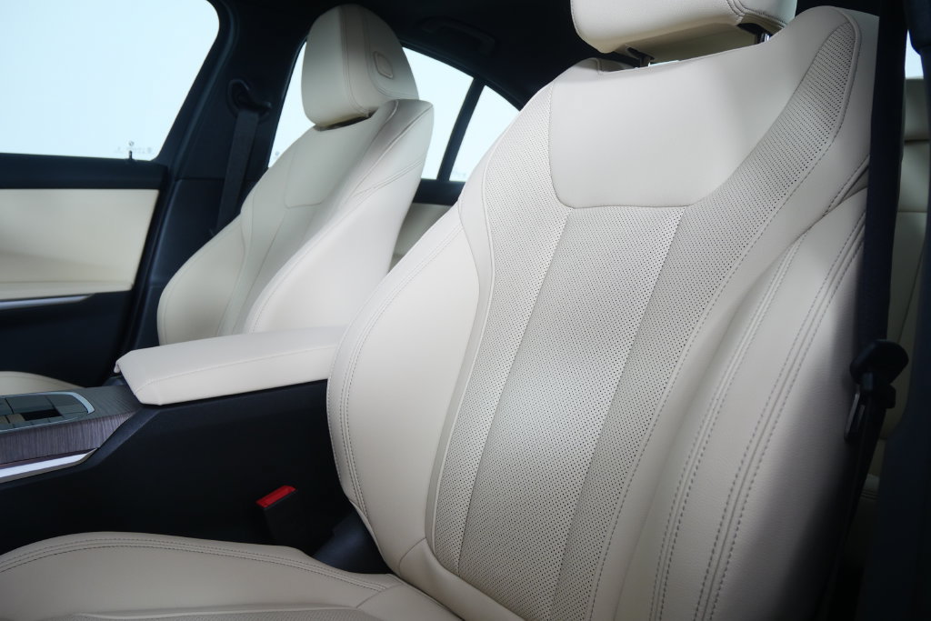 New 2026 BMW 330i Sedan w/ Premium Package RWD image 10